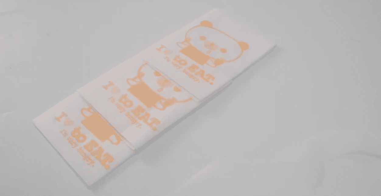 Bavaglini monouso colorati per bambini con tasca per pasti senza sporcare, stampa da 1 a 6 colori