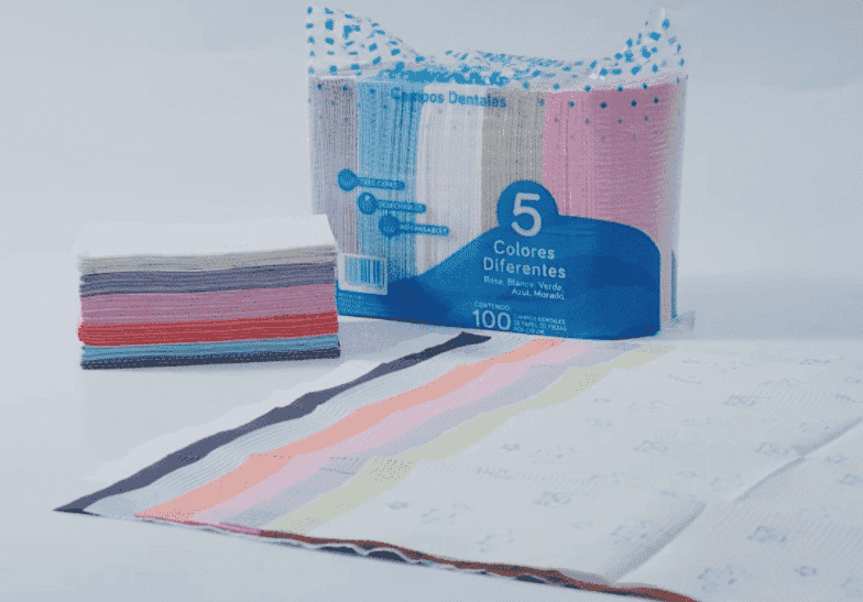 Bavaglini e grembiuli monouso in carta per pazienti odontoiatrici